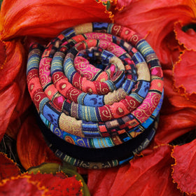 Spiral Lock Hair Tie packaging with dimensions
