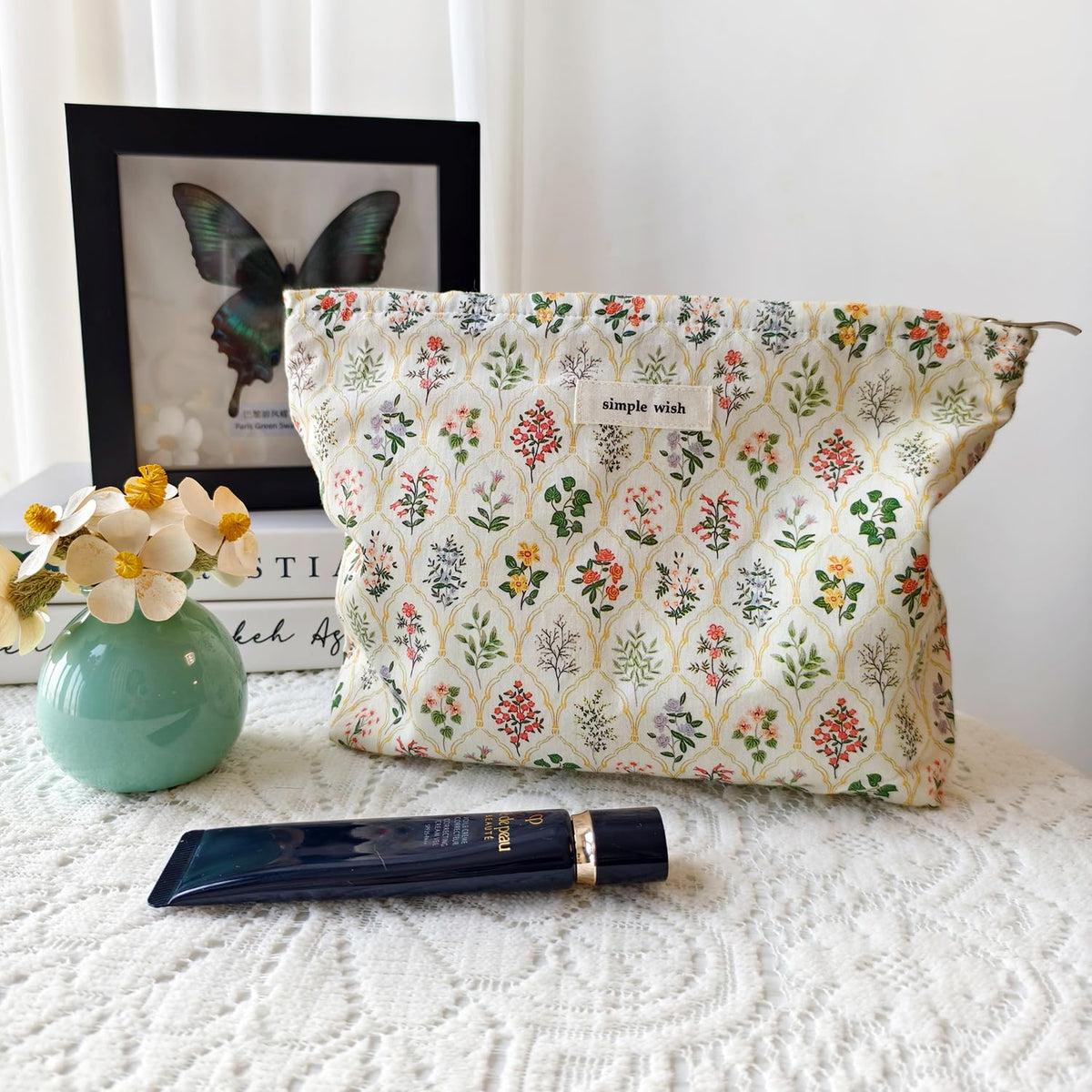 STARDW Floral Makeup Bag showcasing unique embroidery design