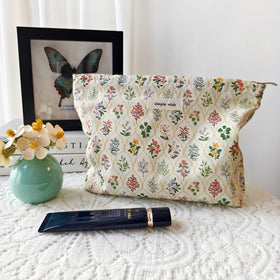 STARDW Floral Makeup Bag showcasing unique embroidery design