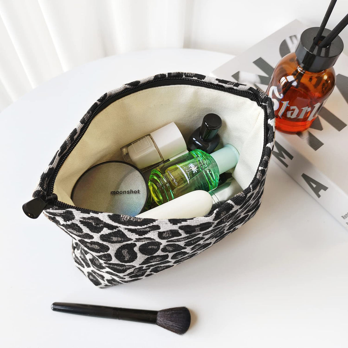 STARDW Leopard Makeup Bag side view with smooth zipper