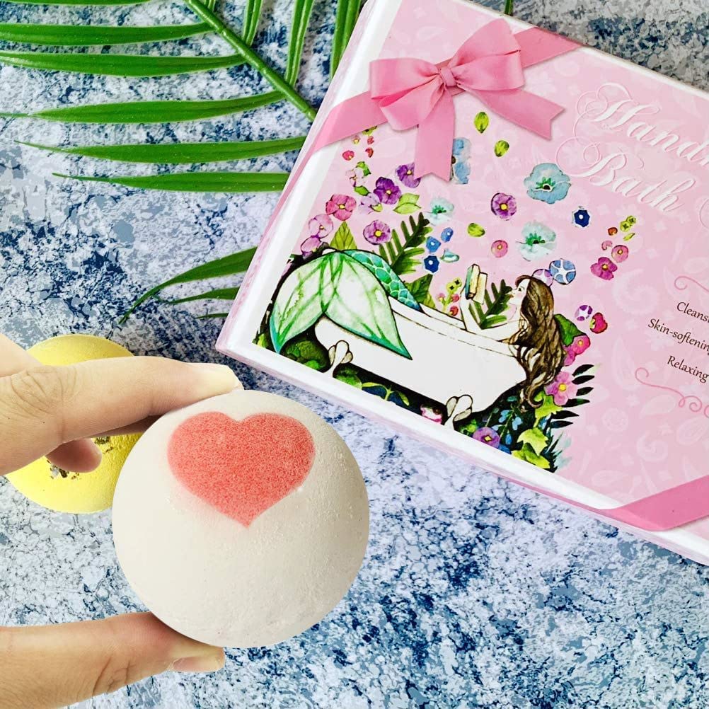 STNTUS INNOVATIONS bath bomb dissolving in water with bubbles