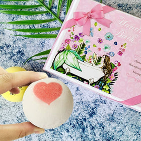 STNTUS INNOVATIONS bath bomb dissolving in water with bubbles