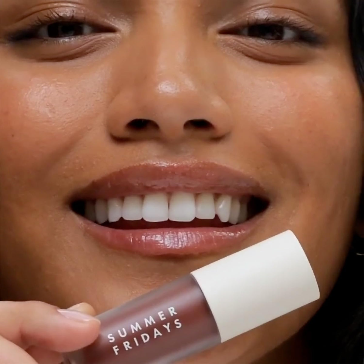 Summer Fridays Dream Lip Oil Rosewood Nights application on lips