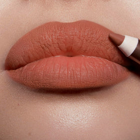 Swatch of Charlotte Tilbury Lip Cheat Lip Liner in Hot Gossip