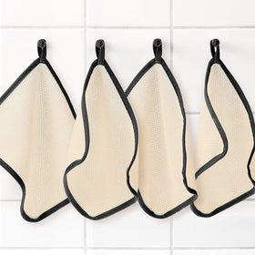 Tatuo Exfoliating Washcloths in a travel bag