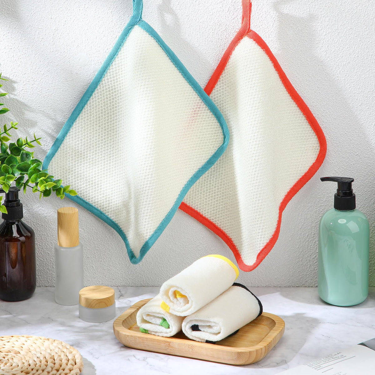 Tatuo exfoliating washcloths in a travel bag for convenience