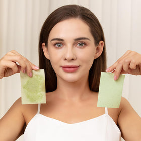 Teenitor Oil Blotting Sheets stacked in a purse