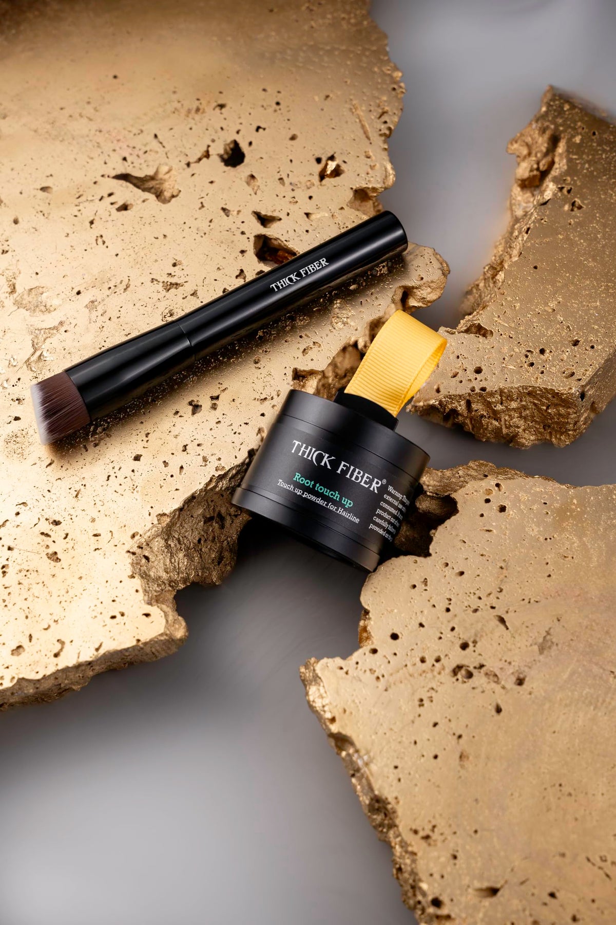 Thick Fiber Root Touch Up Concealer in use on hair