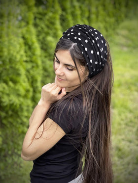 Tobeffect polka dot headband in a lifestyle setting
