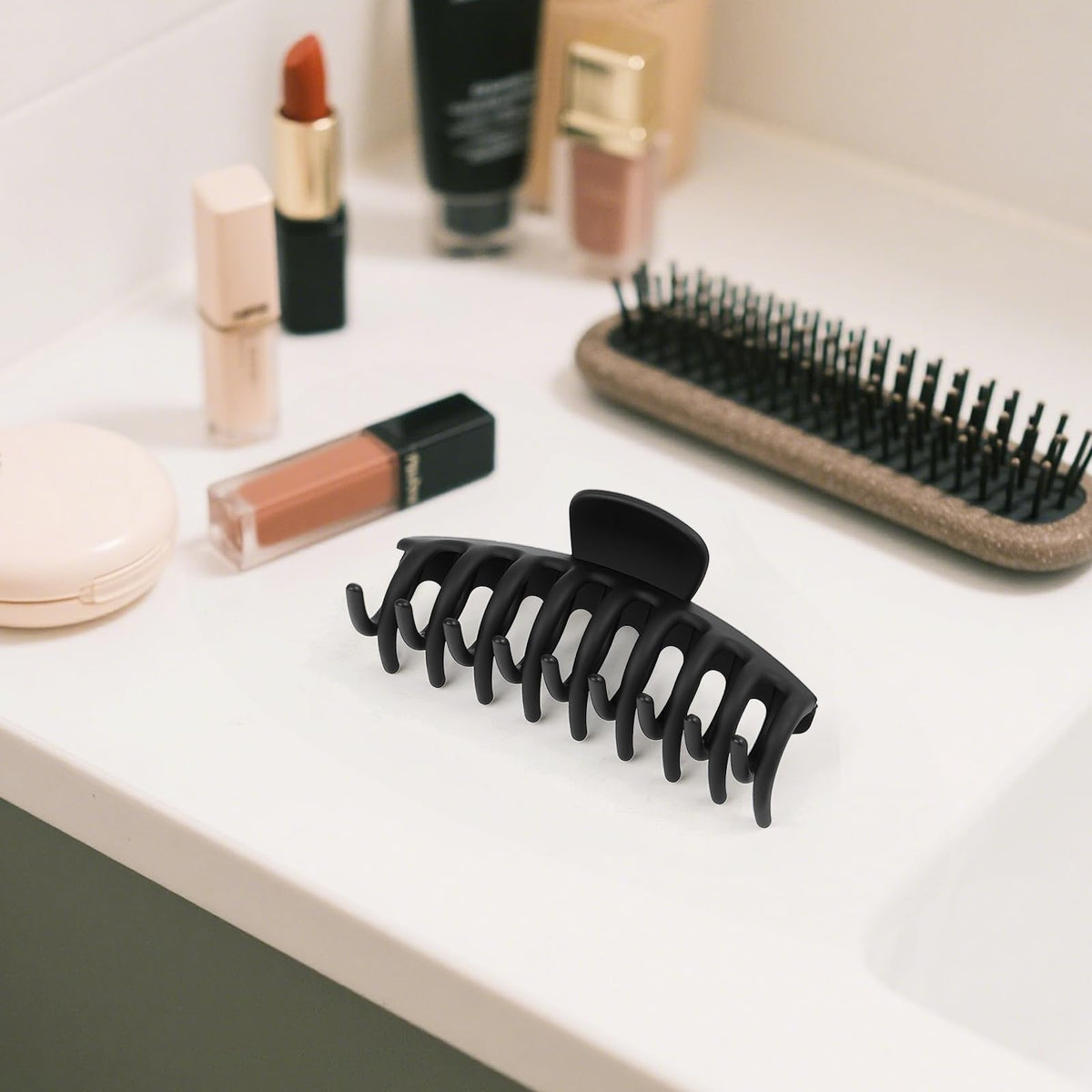 TOCESS 4.3 Inch Black Hair Claw Clip in use with hair