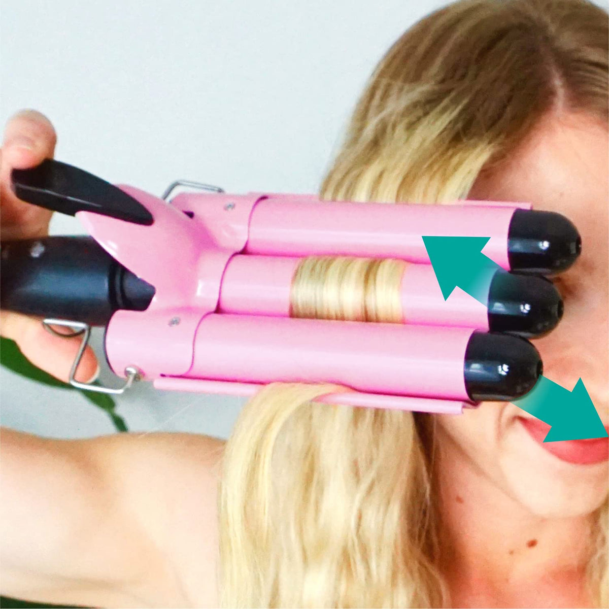 TOP4EVER 3 Barrel Curling Iron close-up of barrel tip