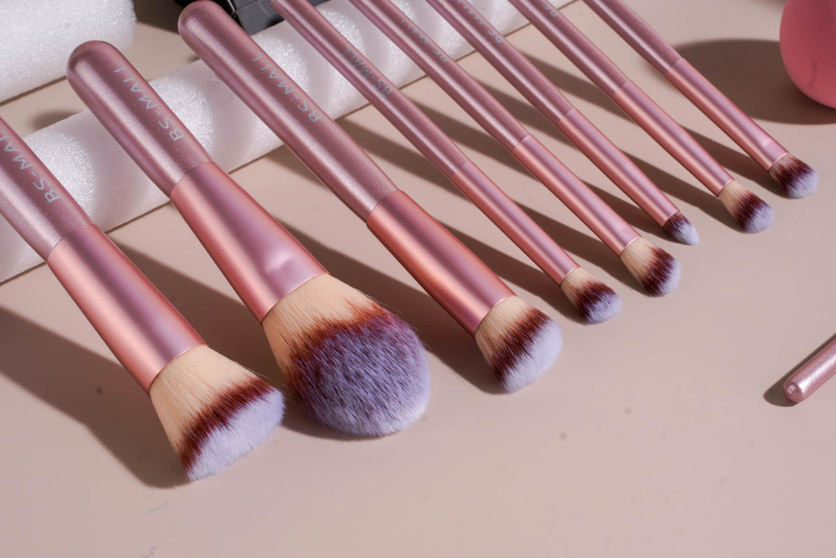 Travel-ready BS-MALL makeup brush set in protective case