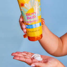 Tree Hut Dewy Daisy Moisturizing Body Lotion with fresh flowers