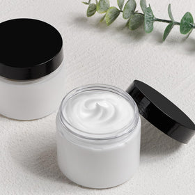 TUZAZO 6 Oz plastic container with airtight seal demonstration