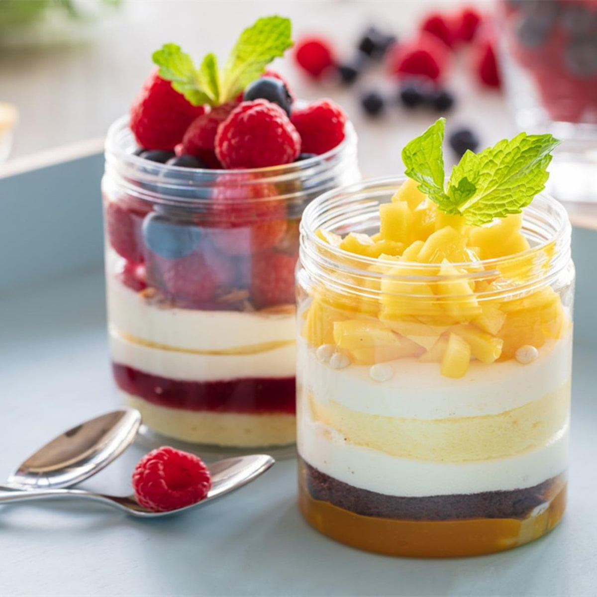 TUZAZO 8 oz plastic container with cream inside