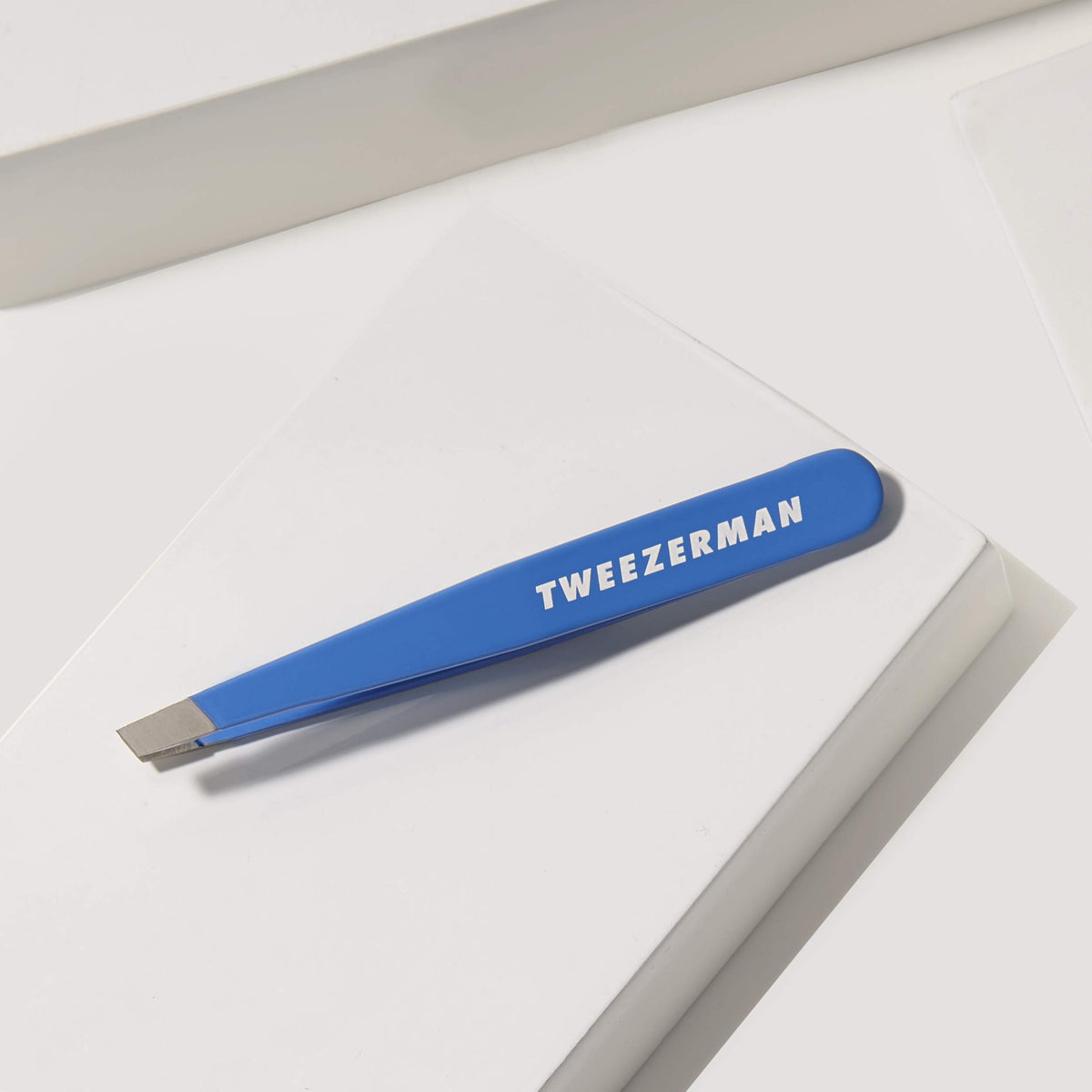 Tweezerman Mini Slant Tweezer Bahama Blue packaging