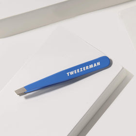 Tweezerman Mini Slant Tweezer Bahama Blue packaging