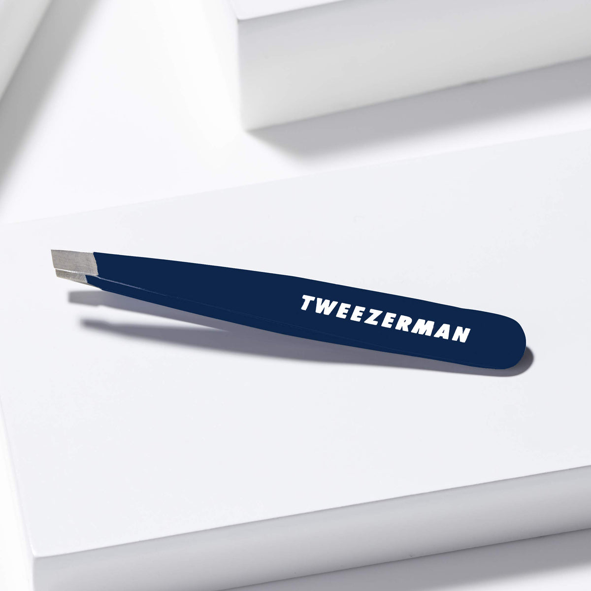 Tweezerman Mini Slant Tweezer Evening Blue packaging
