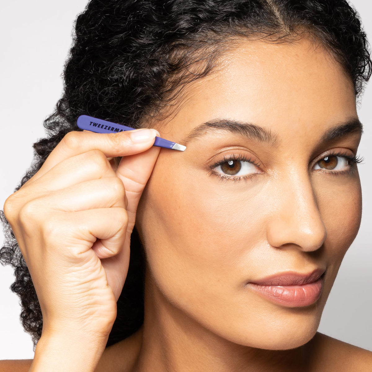 Tweezerman Mini Slant Tweezer in lilac with packaging