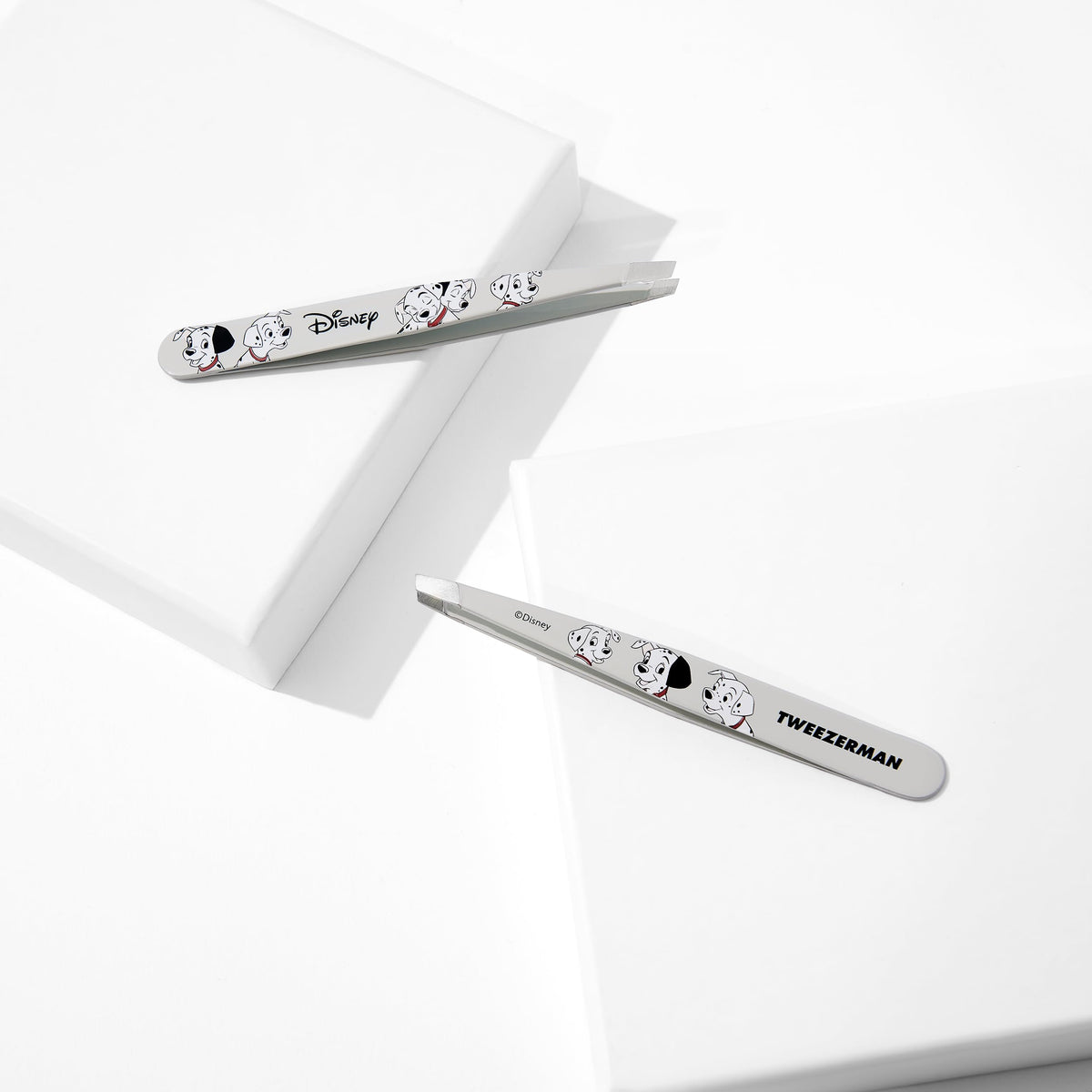 Tweezerman Slant Tweezer 101 Dalmatians close-up of tips