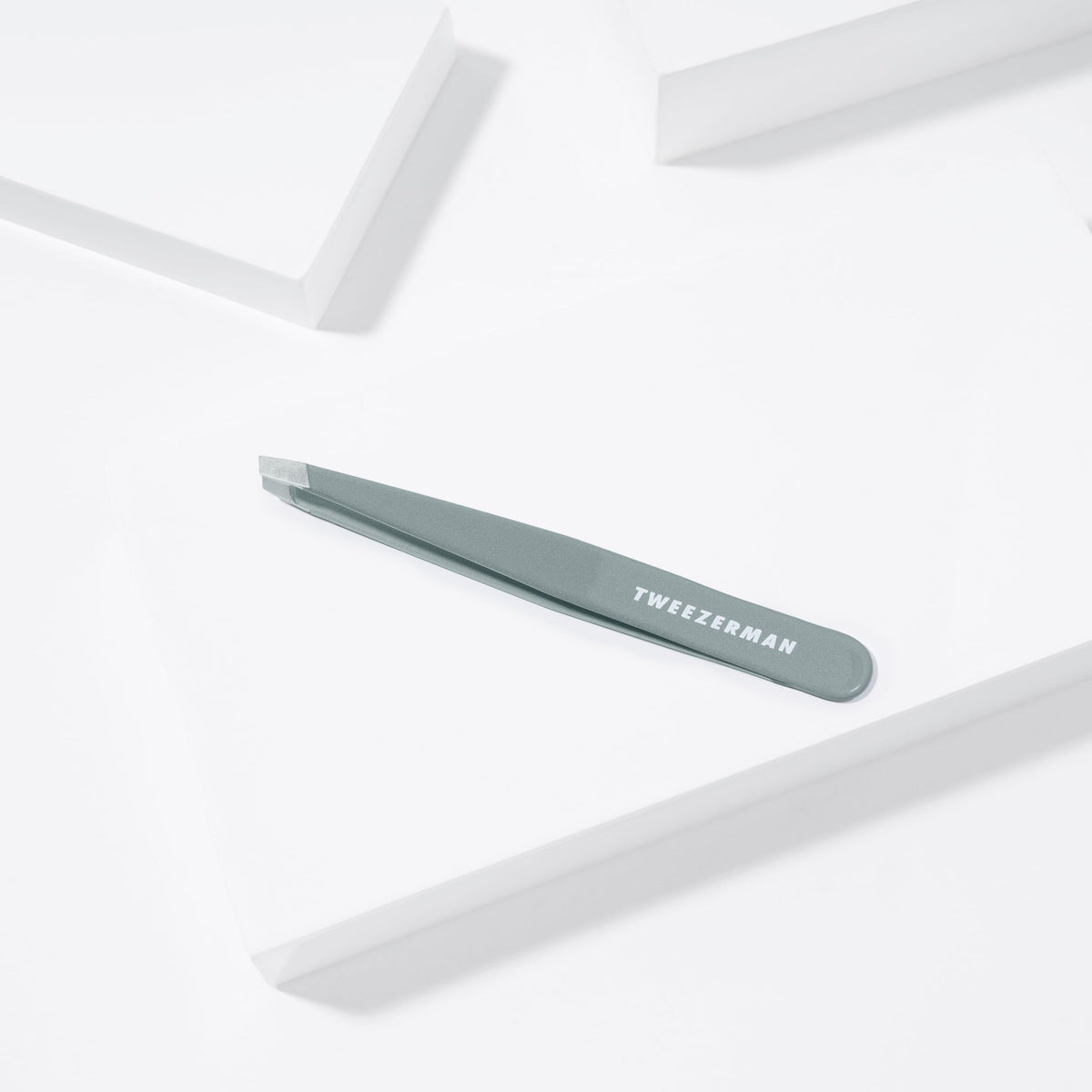 Tweezerman Slant Tweezer Mist Blue in hand
