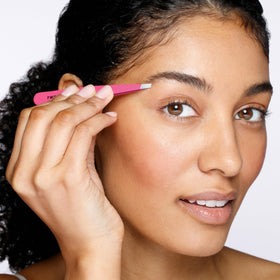 Tweezerman Slant Tweezer Neon Pink angled tip close-up