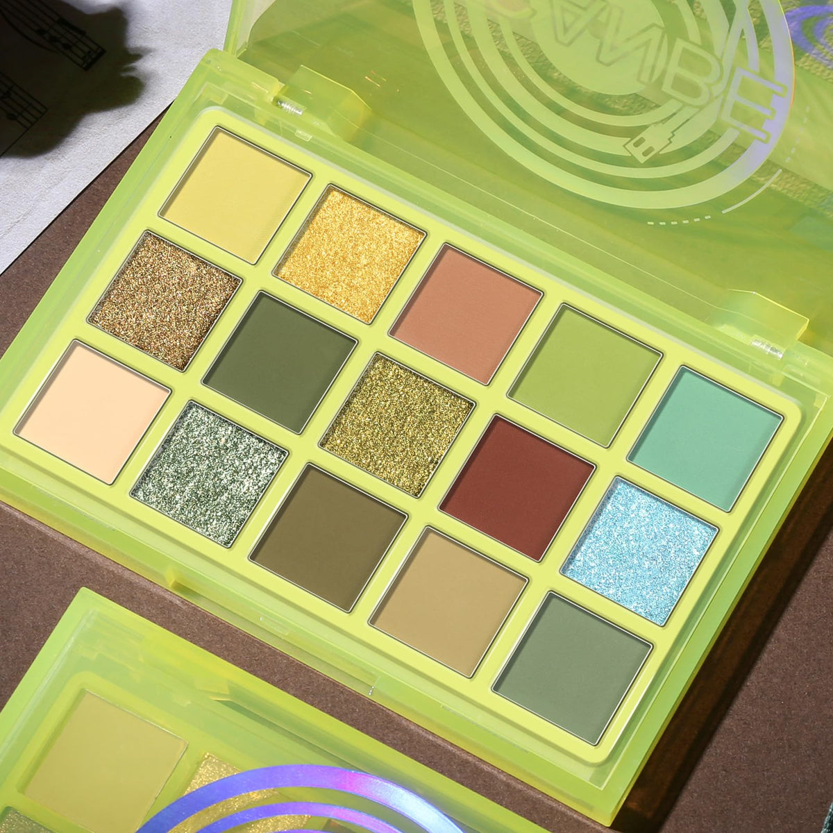 UCANBE 15-Colour Eyeshadow Palette packaging and design details