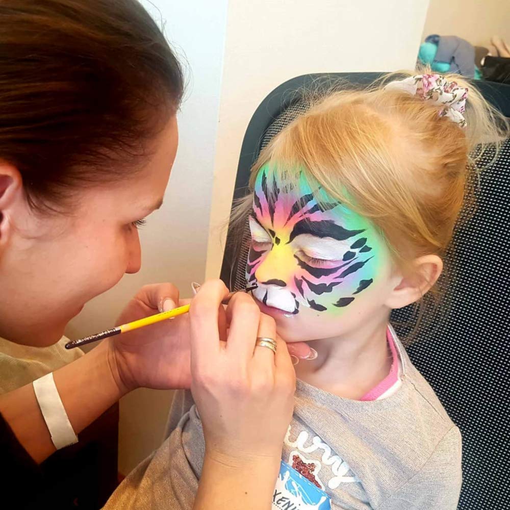 UCANBE Face Body Paint Oil Palette showing colour blending
