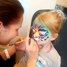 UCANBE Face Body Paint Oil Palette showing colour blending