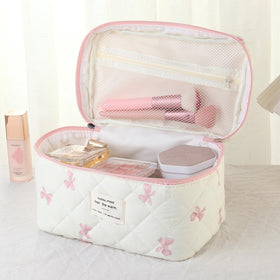 uekeboag Large Travel Quilted Makeup Bag packaging display
