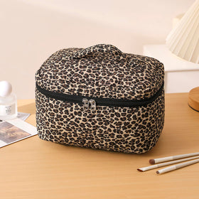 uekeboag Quilted Makeup Bag Set floral pattern detail close-up