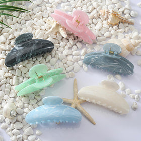 Unbednigt hair claw clips showcasing their secure grip