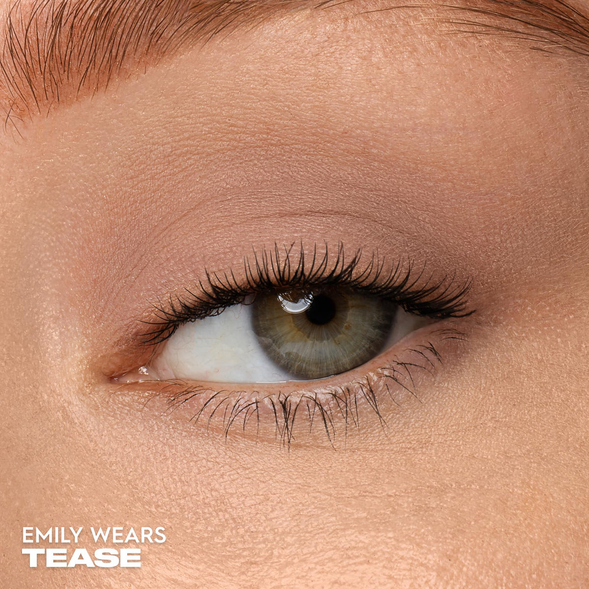 URBAN DECAY 24/7 Eyeshadow Cool Taupe Matte texture close-up