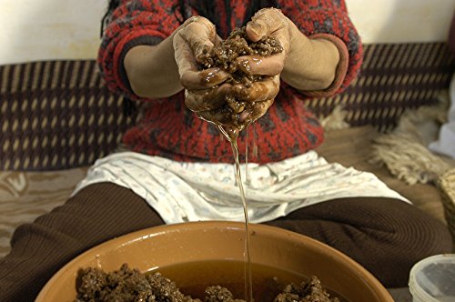 US Organic Moroccan Argan Oil on dry skin for moisturizing
