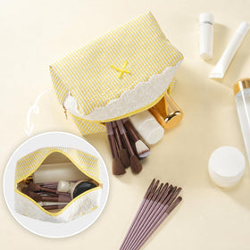 UUYUUY Makeup Bag compact size next to a smartphone
