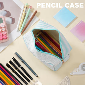 UUYUUY Makeup Bag in a travel setting