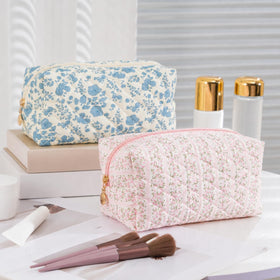 UUYUUY makeup bags stacked for display