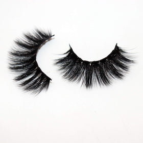 Veleasha 5D Faux Mink False Eyelashes worn by model