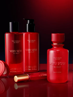 Victoria's Secret Very Sexy Scarlet Mist packaging with floral design
