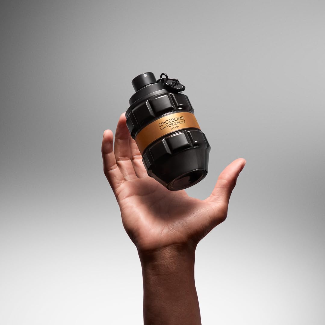 Viktor&Rolf Spicebomb Extreme Eau de Parfum bottle close-up