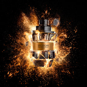 Viktor&Rolf Spicebomb Extreme fragrance mist application
