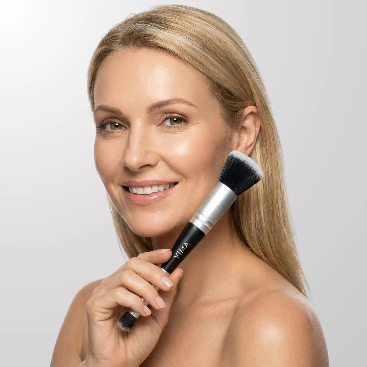 Vima Dual Ended Makeup Brush close-up of synthetic bristles
