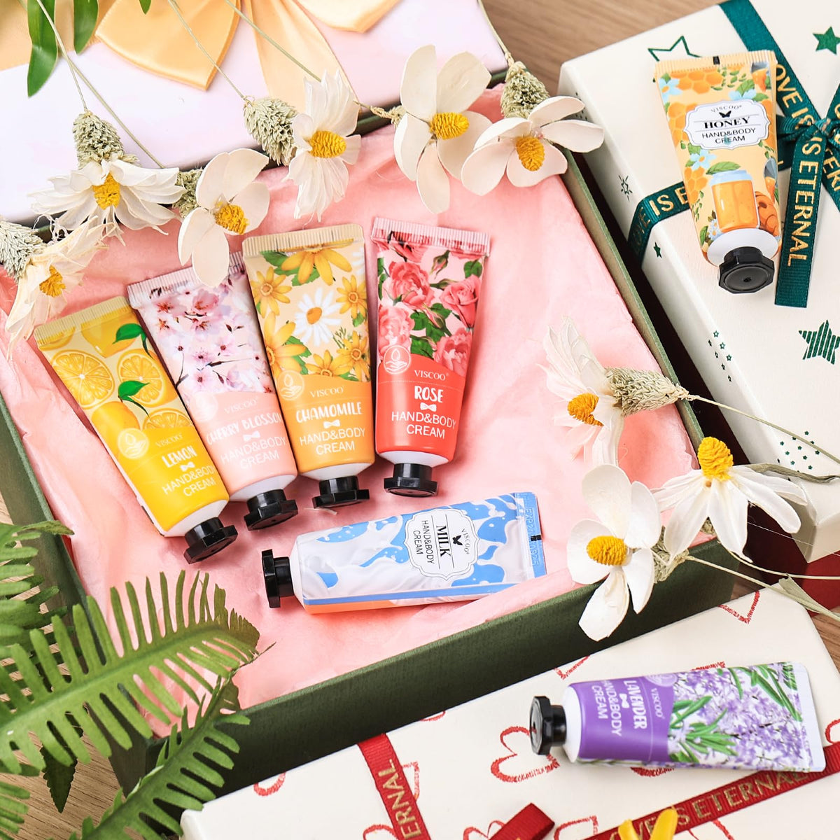 VISCOO hand cream set with natural ingredients display