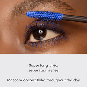 Vivienne Sabó Cabaret Premiere Blue Mascara 02 wand close-up