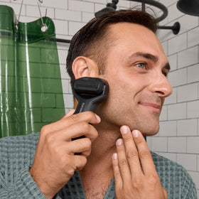 Waterproof feature of MANSCAPED The Chairman Plus demonstrated