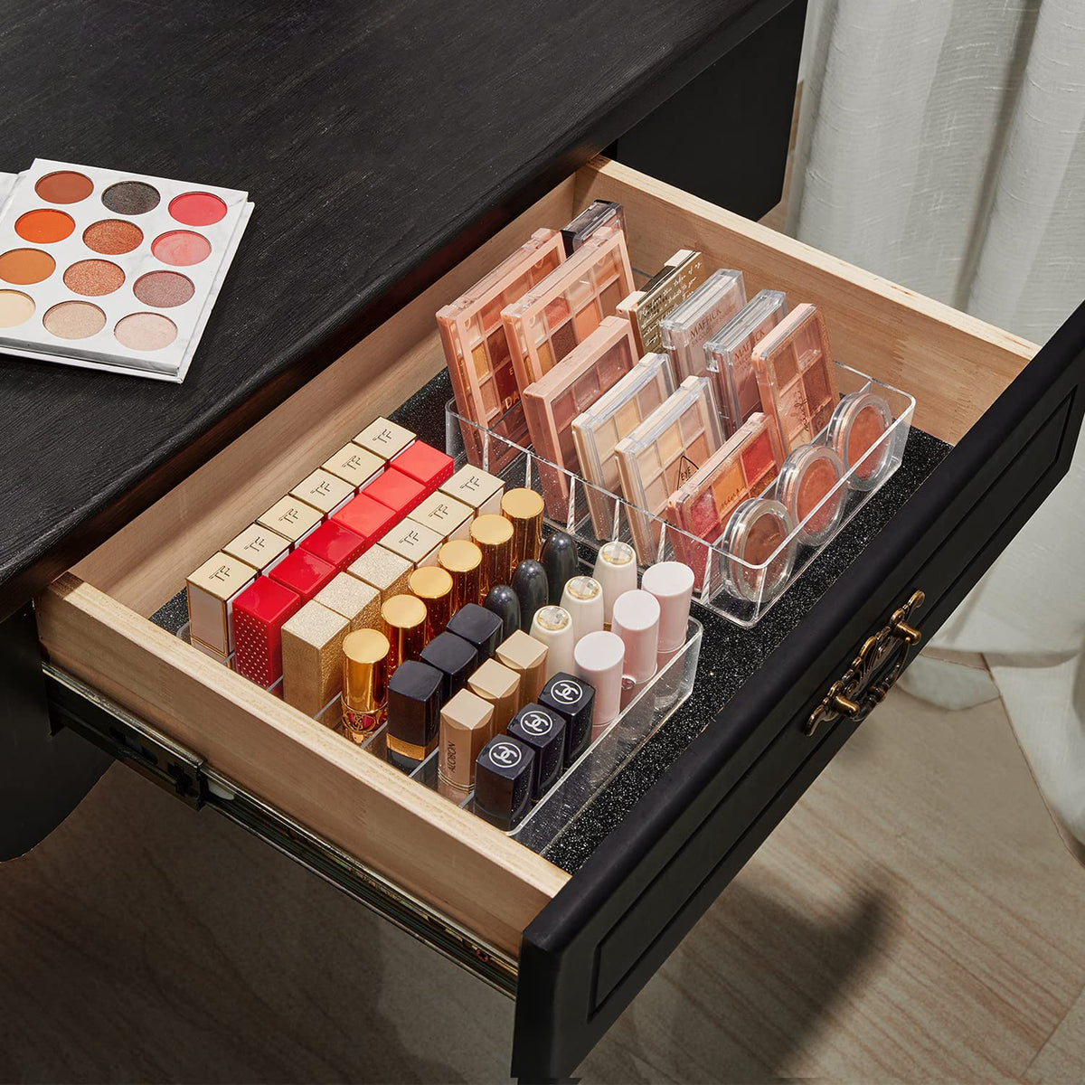 WECHENG Clear Acrylic Makeup Organizer compartments close-up