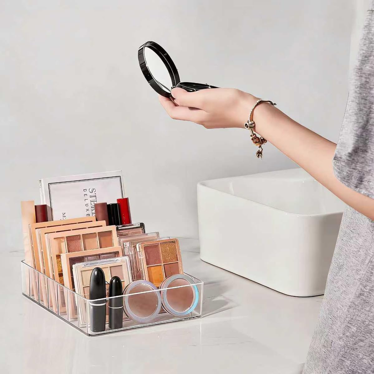 WECHENG Clear Acrylic Makeup Organizer with makeup products