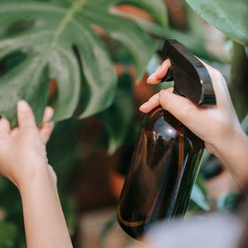 Wedama amber glass spray bottle with adjustable nozzle close-up