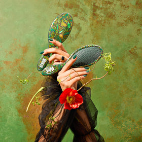 Wet Brush Original Detangler Elphaba side view with hair accessory
