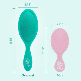 Wet Brush Original Detangler Green Juice in hand